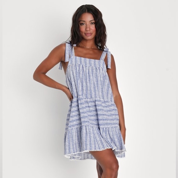 Lulus Dresses & Skirts - NWT Lulu's Blue and White Patterned Dress